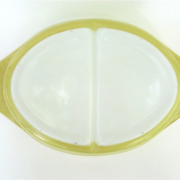 Pyrex Verde Green Berries Divided Dish 1.5 Qts - Picture 3 of 4